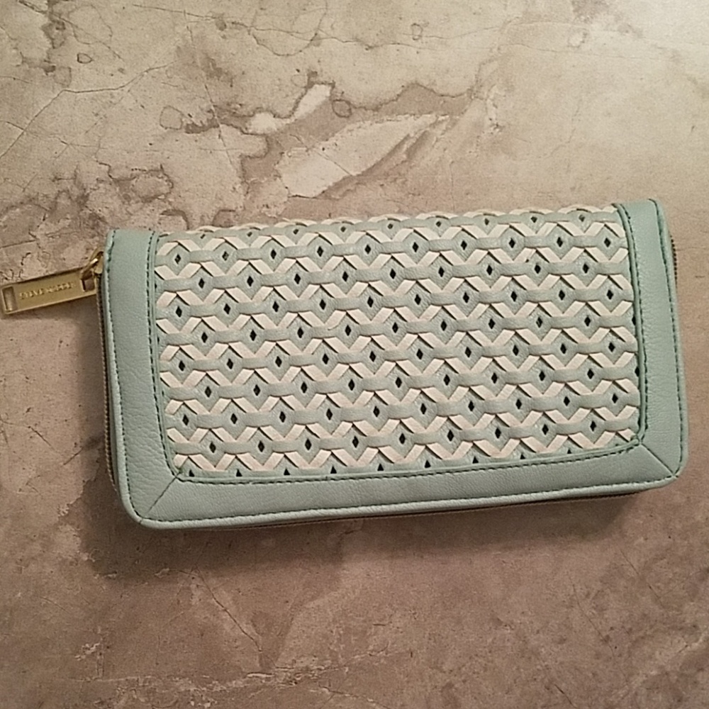 NWT Steve Madden Woven Zip Around Wallet in Mint.